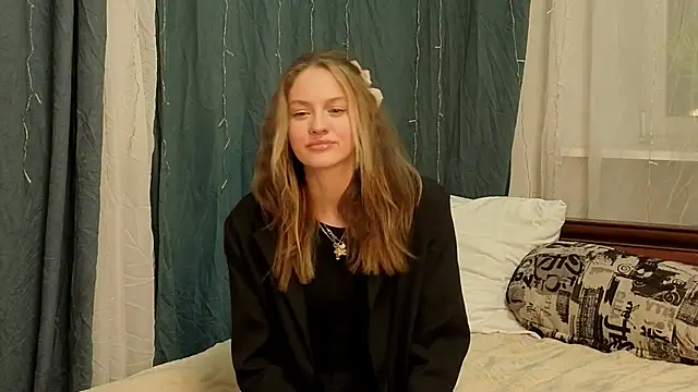 KareyFonger online show from June 2026 08:00:01 PM