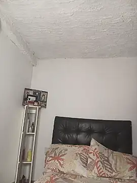 IzizX X online show from August 2026 12:35:01 AM
