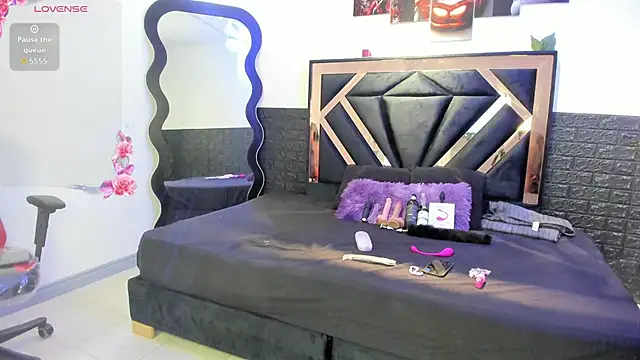 Snapshot of Queen_Jen chatting on June 2026 08:03:01 PM Queen Jen online show from June 2026 08:03:01 PM