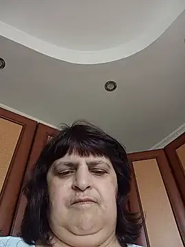Snapshot of LisichkaOksana chatting on June 2026 07:10:01 AM LisichkaOksana online show from June 2026 07:10:01 AM