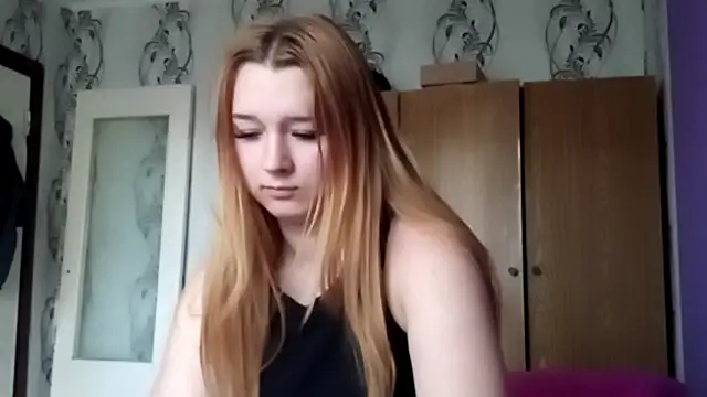 RaeannRoewe online show from May 2026 04:25:01 PM