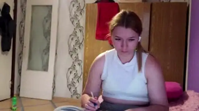 RaeannRoewe online show from May 2026 06:38:02 PM