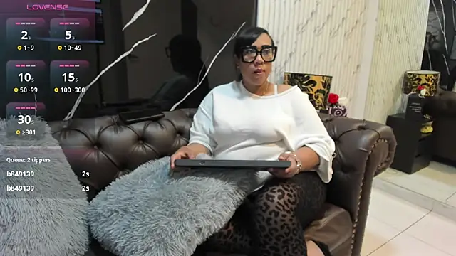 Snapshot of OliviaWilliamm chatting on June 2026 11:24:02 AM OliviaWilliamm online show from June 2026 11:24:02 AM