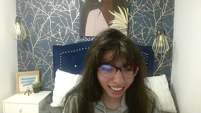 Snapshot of Allyshon_ chatting on May 2026 07:45:01 PM Allyshon online show from May 2026 07:45:01 PM