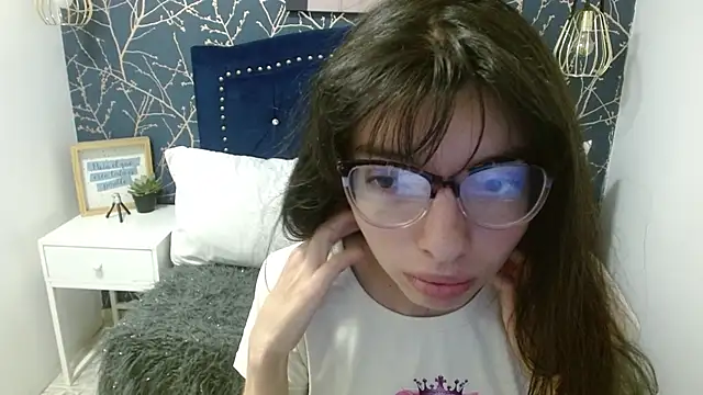 Snapshot of Allyshon_ chatting on June 2026 07:49:02 PM Allyshon online show from June 2026 07:49:02 PM