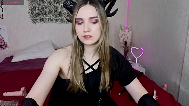 NocturneHuntress online show from June 2026 07:25:02 AM