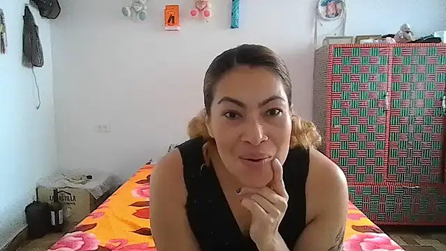 Snapshot of Layla-Astrum chatting on June 2026 12:52:02 PM Layla-Astrum online show from June 2026 12:52:02 PM