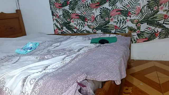 smallalyross online show from July 2026 10:26:02 PM