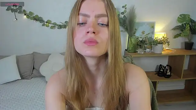 Snapshot of HoneyEmilly chatting on May 2026 08:10:02 AM HoneyEmilly online show from May 2026 08:10:02 AM
