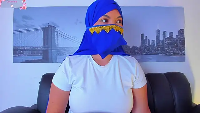 Amira 002 online show from May 2026 01:17:02 PM
