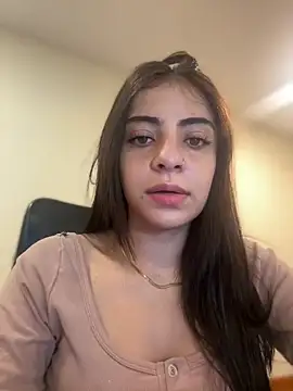 Snapshot of Hanna_Cruz_ chatting on June 2026 06:13:02 PM Hanna Cruz online show from June 2026 06:13:02 PM