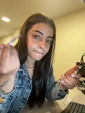 Hanna Cruz  online show from July 2026 03:58:01 PM