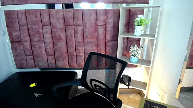 Logaanhotts online show from May 2026 07:56:01 PM