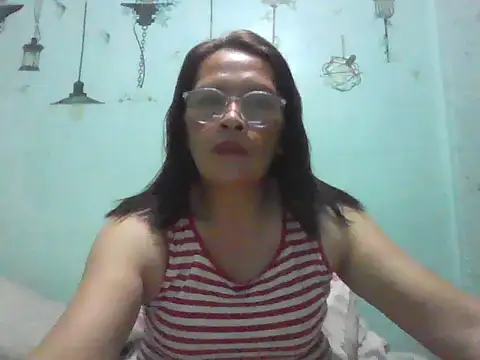 Snapshot of momshe2026 chatting on June 2026 01:57:02 PM momshe2026 online show from June 2026 01:57:02 PM