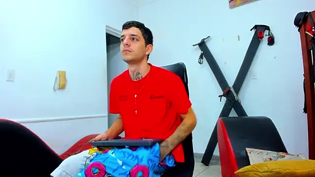 Snapshot of boy_max_latin chatting on May 2026 01:57:02 AM boy max latin online show from May 2026 01:57:02 AM