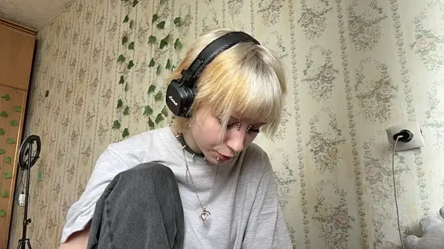 Snapshot of FatimahFroman chatting on June 2026 02:33:01 PM FatimahFroman online show from June 2026 02:33:01 PM