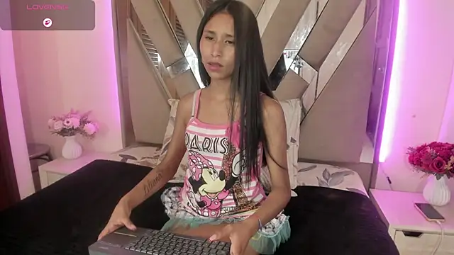 Snapshot of casey_lorens chatting on July 2026 03:17:02 AM casey lorens online show from July 2026 03:17:02 AM