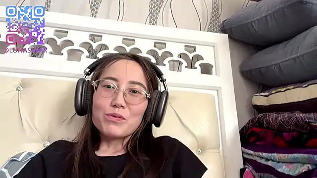 Snapshot of VickieTrudo chatting on June 2026 05:05:01 AM VickieTrudo online show from June 2026 05:05:01 AM