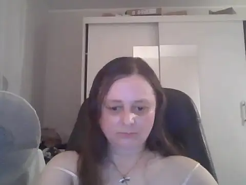 TaylorLovely online show from June 2026 08:03:01 PM