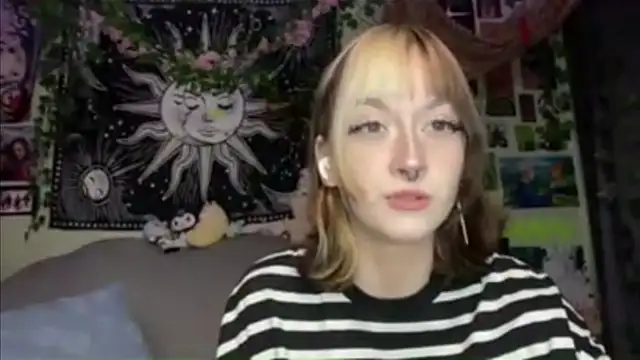 YourFavoriteAltgirl online show from May 2026 10:28:02 PM