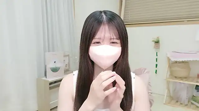 Yuinyaaa online show from June 2026 07:32:01 AM