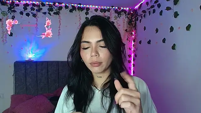Snapshot of andraa_rossee chatting on May 2026 05:42:02 PM andraa rossee online show from May 2026 05:42:02 PM