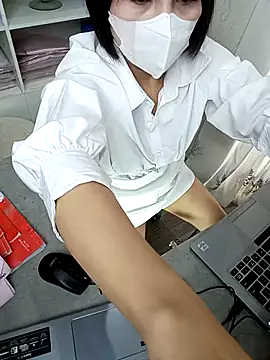 Julie-Rosee online show from June 2026 01:43:02 AM