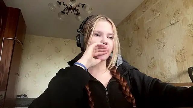 SusanaLeichty online show from May 2026 06:21:02 AM