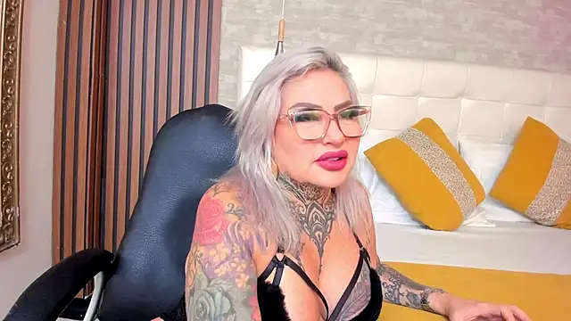 Snapshot of ArianaMora chatting on May 2026 12:02:02 PM ArianaMora online show from May 2026 12:02:02 PM