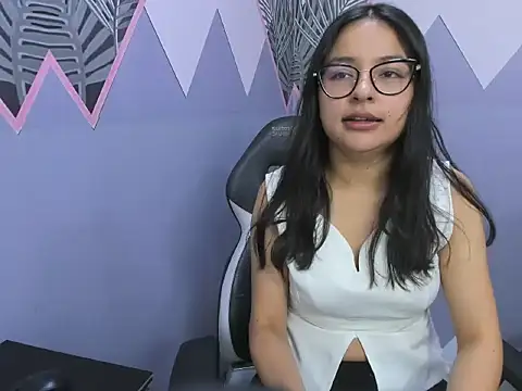 Snapshot of AuroraGreyy chatting on June 2026 01:02:01 PM AuroraGreyy online show from June 2026 01:02:01 PM