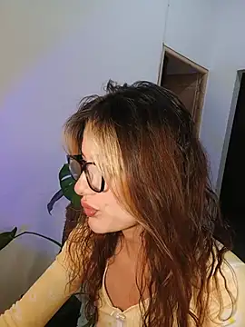 Snapshot of karenarango chatting on June 2026 08:28:01 AM karenarango online show from June 2026 08:28:01 AM