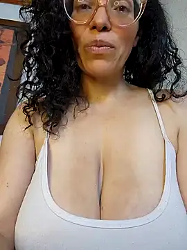 Snapshot of LUCI_LOVE chatting on December 2024 05:52:02 PM LUCI LOVE online show from December 2024 05:52:02 PM