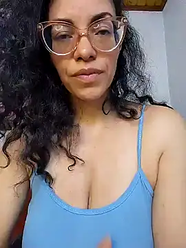 Snapshot of LUCI_LOVE chatting on December 2024 11:47:01 AM LUCI LOVE online show from December 2024 11:47:01 AM