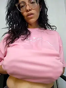 Snapshot of LUCI_LOVE chatting on January 2025 11:55:01 AM LUCI LOVE online show from January 2025 11:55:01 AM