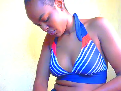 Snapshot of prettysuri22 chatting on June 2026 11:01:01 AM prettysuri22 online show from June 2026 11:01:01 AM