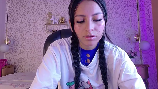 Snapshot of Laurengh_ chatting on May 2026 08:27:01 PM Laurengh online show from May 2026 08:27:01 PM