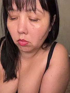 Snapshot of Love__beby chatting on May 2026 10:33:02 PM Love beby online show from May 2026 10:33:02 PM