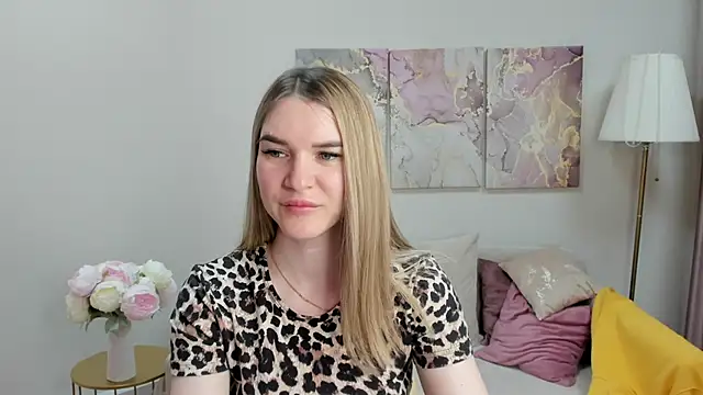 RoxyReignn online show from May 2026 10:18:01 PM