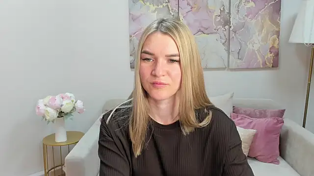 Snapshot of RoxyReignn chatting on July 2026 09:10:02 PM RoxyReignn online show from July 2026 09:10:02 PM