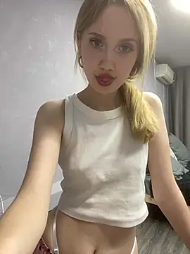 Snapshot of MiraNight chatting on June 2026 02:33:01 PM MiraNight online show from June 2026 02:33:01 PM