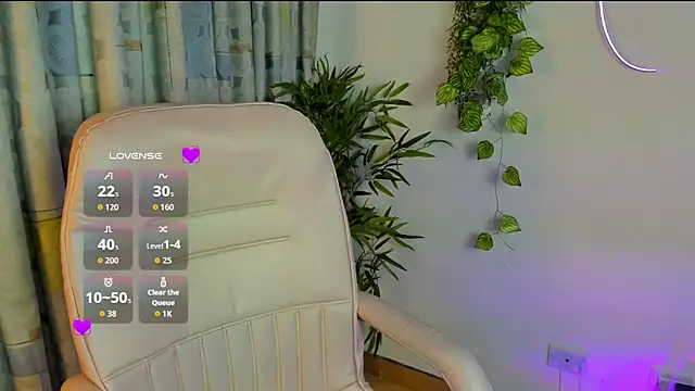 Zoe Queens online show from July 2026 12:30:01 PM