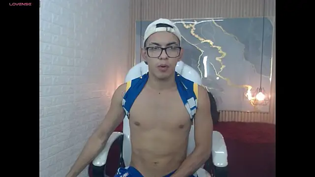 maximiliano hotdevil online show from May 2026 09:12:01 PM