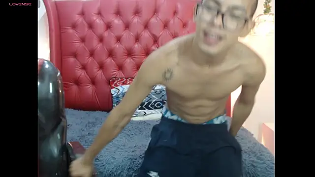 maximiliano hotdevil online show from June 2026 12:40:01 PM