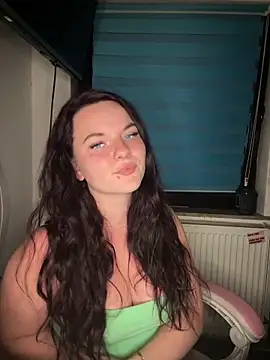 SecretSarah online show from June 2026 04:01:01 PM