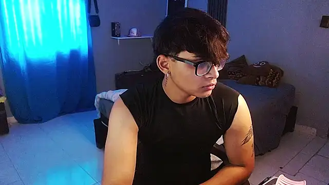 Mr yisuzz online show from July 2026 12:18:02 PM
