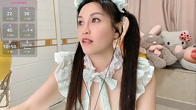 LisaQQQ online show from June 2026 12:30:01 PM