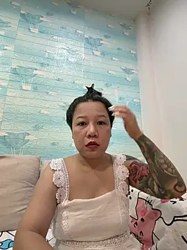 Snapshot of LINDA_HD chatting on June 2026 01:14:01 PM LINDA HD online show from June 2026 01:14:01 PM