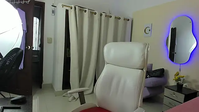 Snapshot of Nadia-Monroe chatting on May 2026 11:07:01 AM Nadia-Monroe online show from May 2026 11:07:01 AM