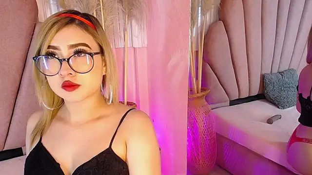 Snapshot of Doll_Kitty_ chatting on June 2026 12:41:01 PM Doll Kitty online show from June 2026 12:41:01 PM