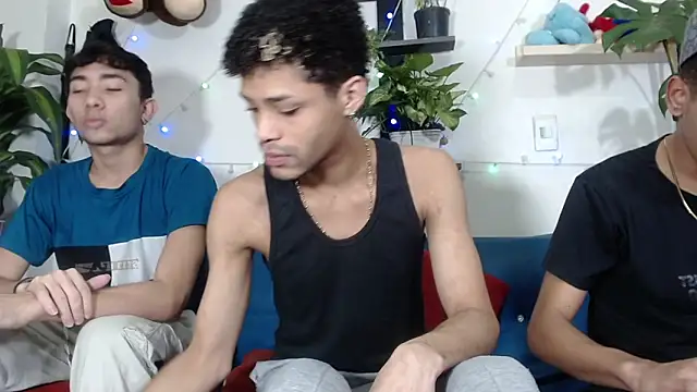 Snapshot of STRANGER_BOYS chatting on May 2026 10:28:02 PM STRANGER BOYS online show from May 2026 10:28:02 PM